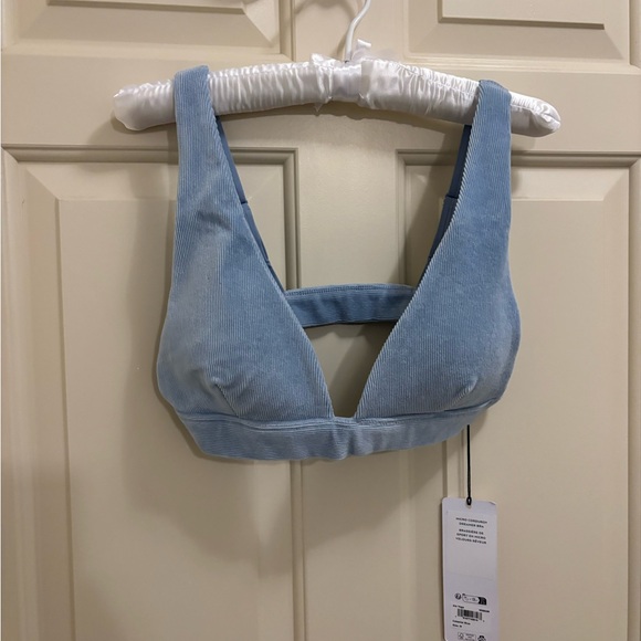 NWT! ☀️ Alo Micro Corduroy Dreamer Bra ☀️. Size Medium. Color Celestial Blue. - Picture 4 of 10